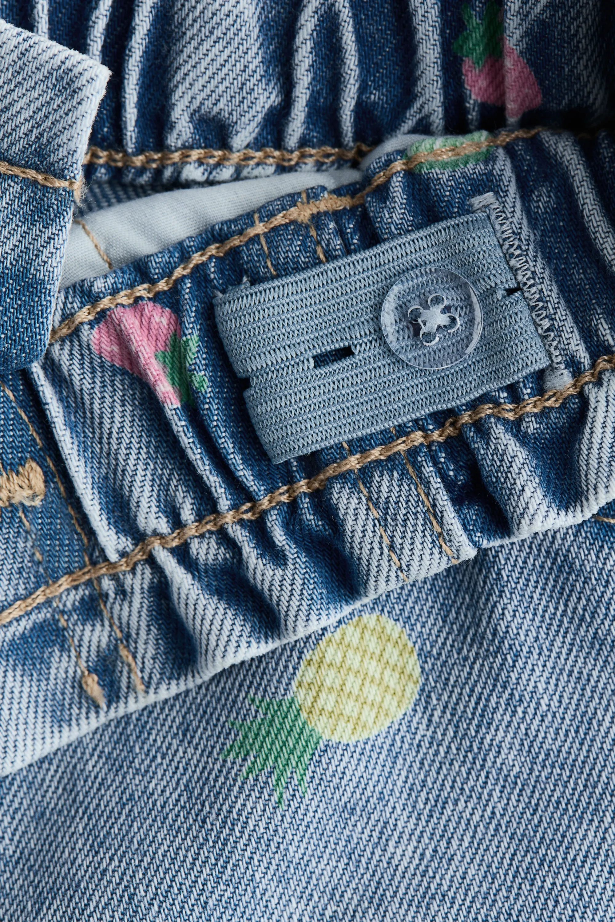 Short brodé en denim - Bleu denim clair/pastèques