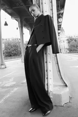 VESTE SCULPTÉE À COL MONTANT - NOIR — photo 1