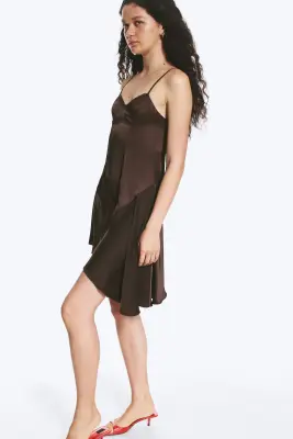 Robe asymétrique en satin - Marron foncé — photo 2