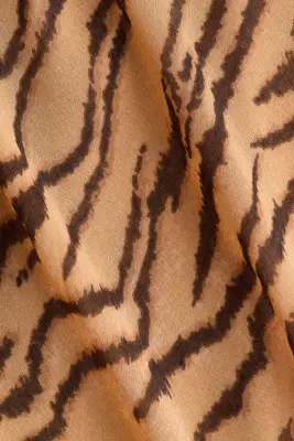 Robe midi avec col cravate - Beige/rayures tigrées — photo 3