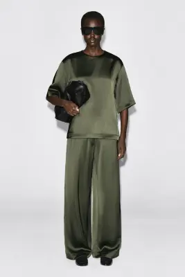 PANTALON À PLIS ET TAILLE AJUSTABLE EN SATIN - KAKI — photo 2