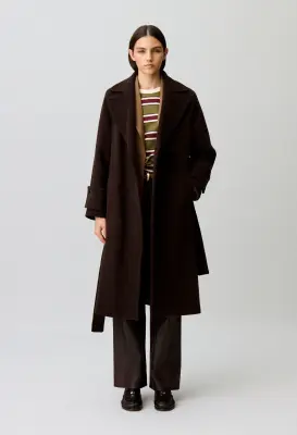 Manteau long ceinturé