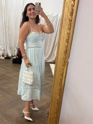 Robe midi cintrée en dentelle oeillet bleu clair à fines bretelles Prix public 540€ Taille XS/S — photo 4