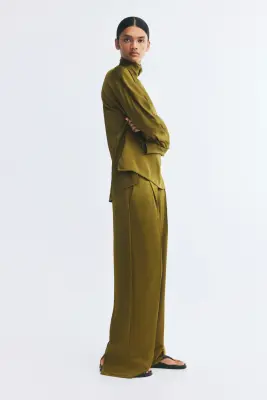 Pantalon chic en satin - Vert olive foncé — photo 2