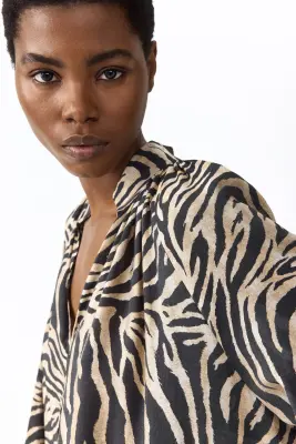 Robe oversize avec ceinture à nouer - Noir/imprimé zèbre — photo 2