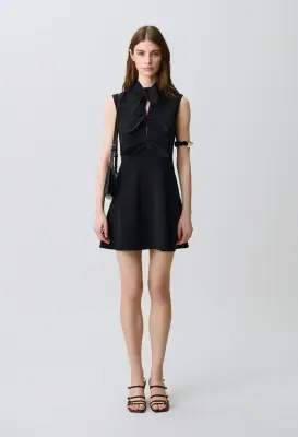 Robe courte col à nœud