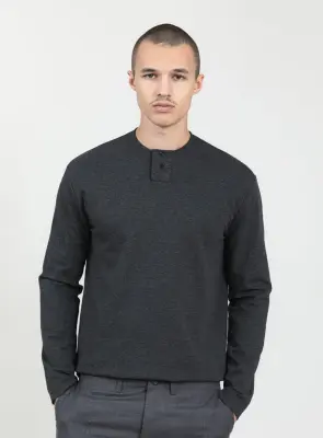 2 Buttons T-Shirt in Heather Dark Gray Technical Knit — photo 2