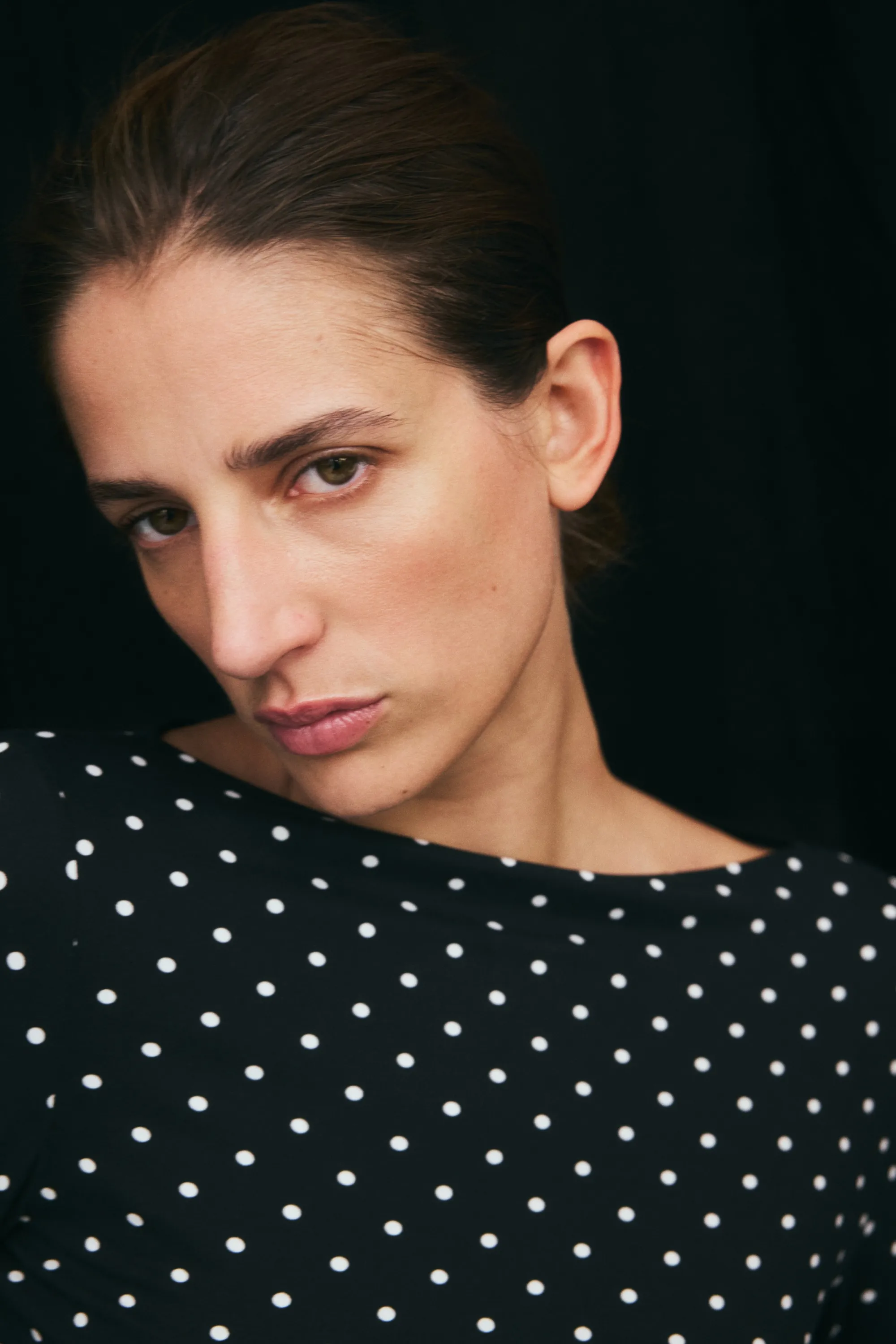 Top ajusté avec encolure bateau - Noir/pois