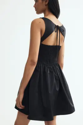 Robe à encolure bénitier avec jupe évasée - Noir — photo 3