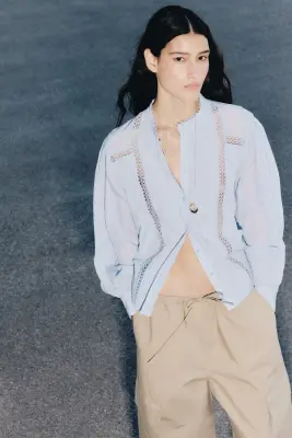 Blouse avec dentelle - Bleu clair — photo 1