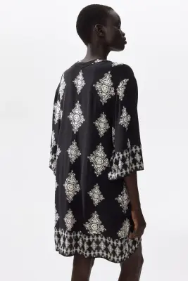 Robe tunique en viscose - Noir/motif — photo 3