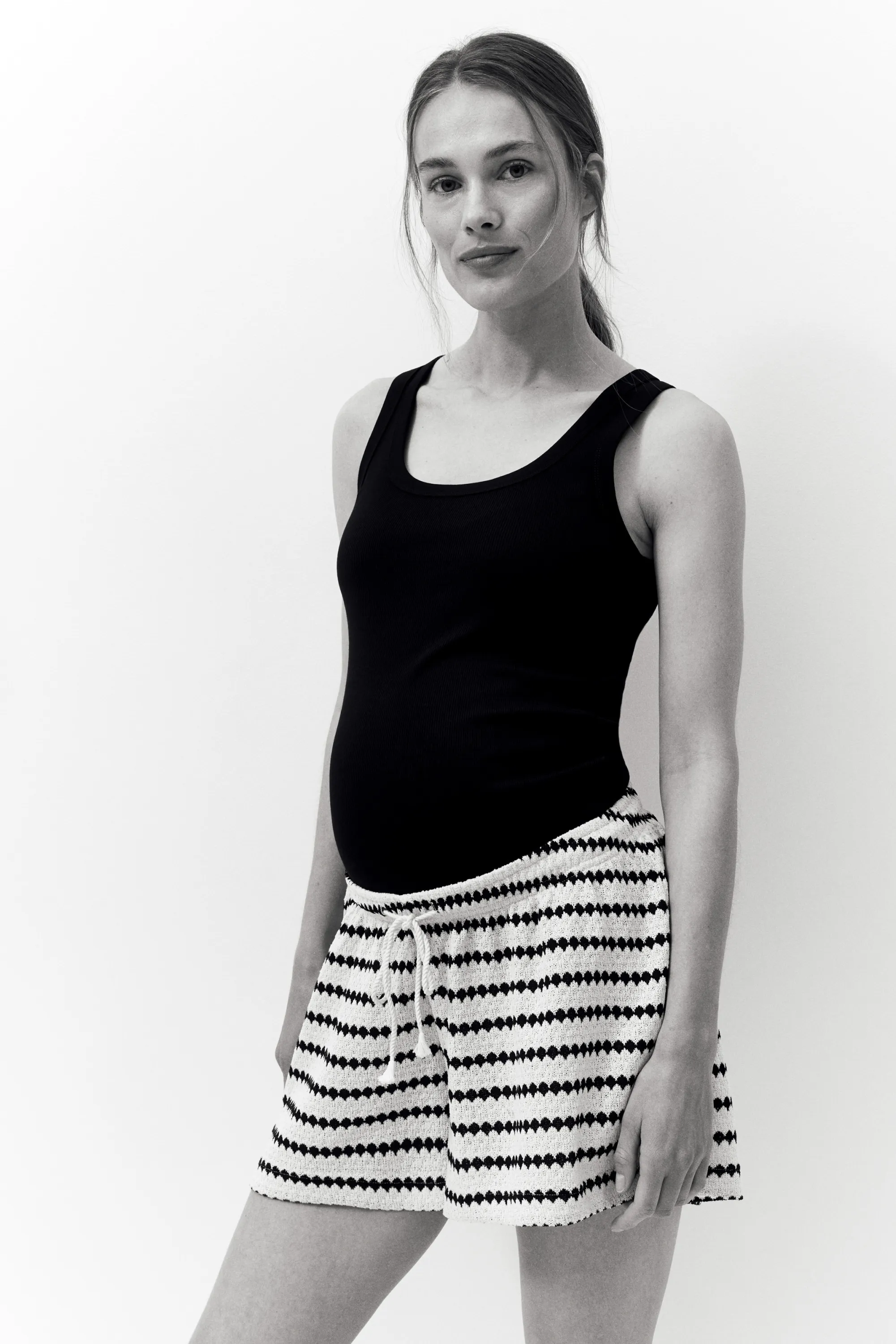 MAMA Short à cordon en maille pointelle - Noir/rayé