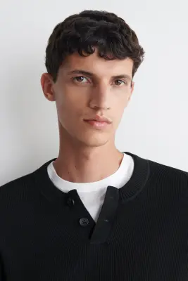 PULL HENLEY EN MAILLE DE COTON - NOIR — photo 3