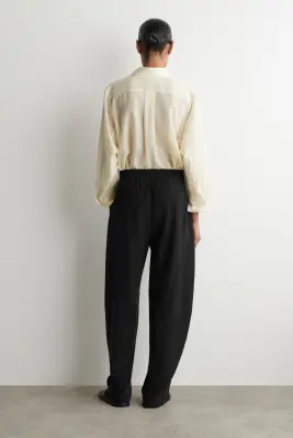PANTALON BARREL À PANNEAUX ET TAILLE ÉLASTIQUÉE - NOIR — photo 3