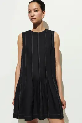 ROBE COURTE SCULPTÉE À PLIS - NOIR — photo 4