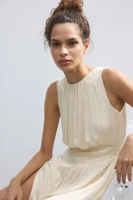 Robe froncée en satin - Beige clair — photo 1