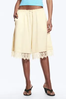 Short en satin et dentelle - Blanc cendré — photo 2