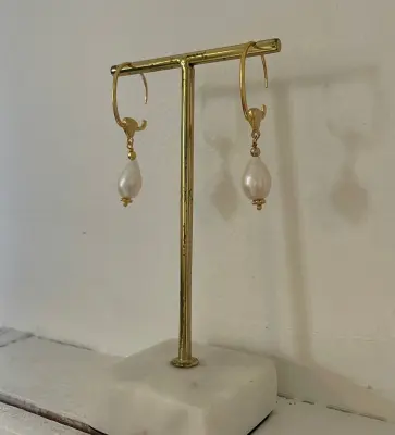 Nouveau ! ROOM SERVICE JEWELRY Boucles d'oreilles Annili Perle Naturelle — photo 3