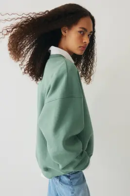 Sweat oversize avec encolure en V - Vert ancien/A.T.H.L — photo 2