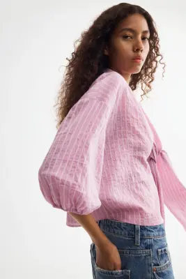 Blouse froissée avec col à nouer - Rose ancien/rayé — photo 3