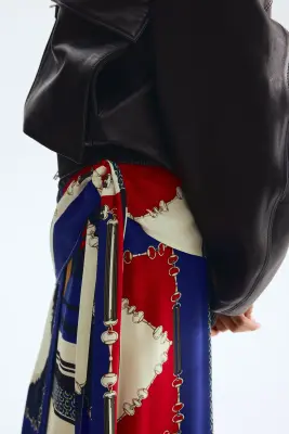 Jupe avec détail façon foulard - Rouge/motif bleu — photo 2