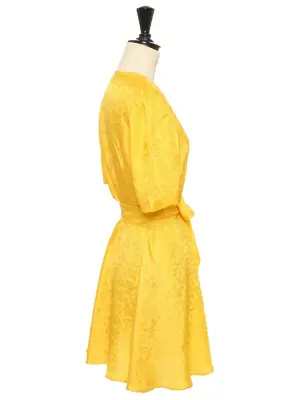 Mini robe ceinturée décolletée V manches courtes en satin jaune soleil Prix boutique 310€ Taille XS — photo 5