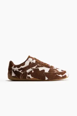 Sneakers en cuir - Marron/imprimé peau de vache — photo 2