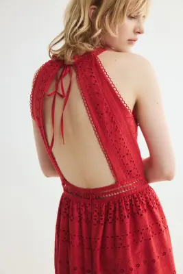 Robe découpé avec broderie anglaise - Rouge — photo 4