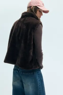 Veste sans manches duveteuse avec col entonnoir - Marron foncé — photo 3