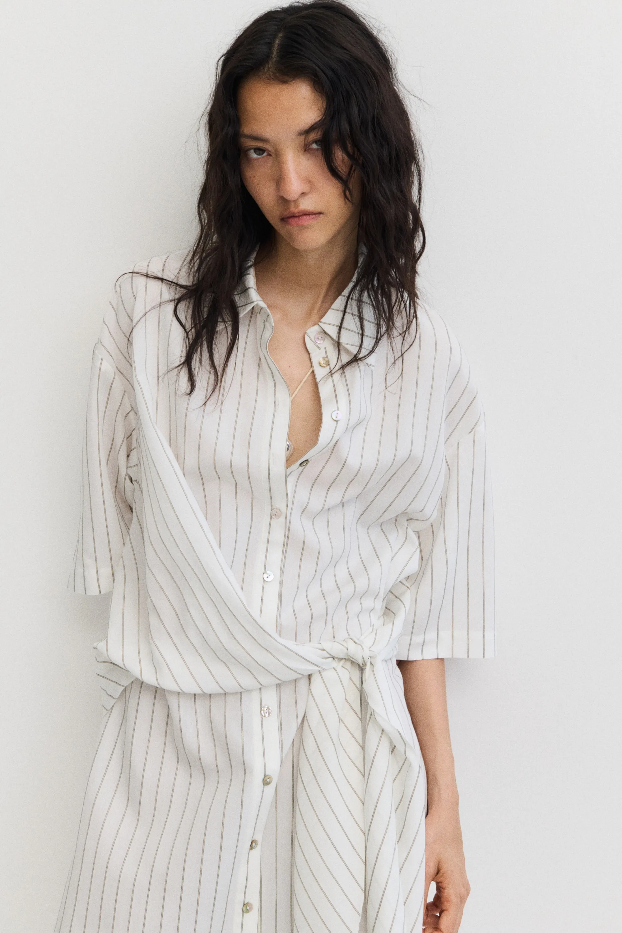 Robe chemise avec détail à nouer - Blanc/rayé