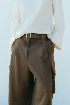 Pantalon cargo avec ceinture - Marron — photo 3