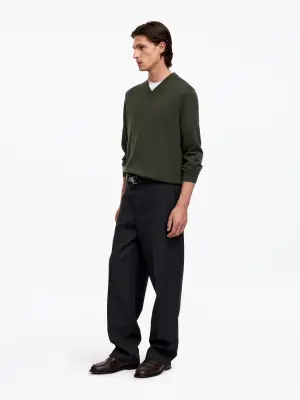 Pull à col en V en laine mérinos - Vert foncé — photo 1