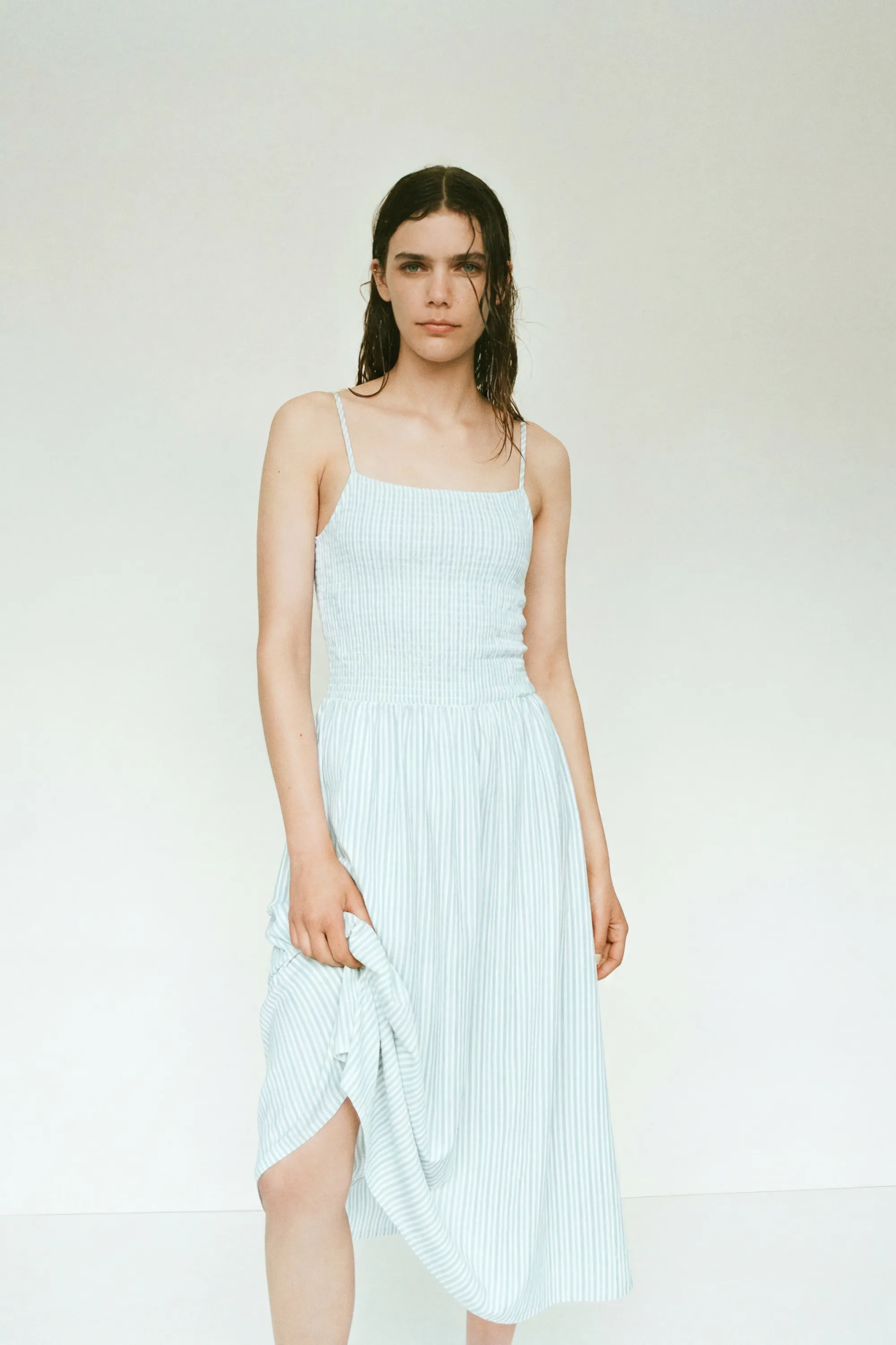Robe smockée à bretelles fines - Crème/rayures bleu clair