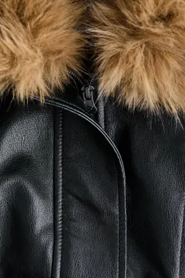 Veste en tissu enduit avec col duveteux - Noir — photo 5