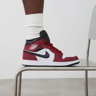 AIR JORDAN 1 MID — photo 5