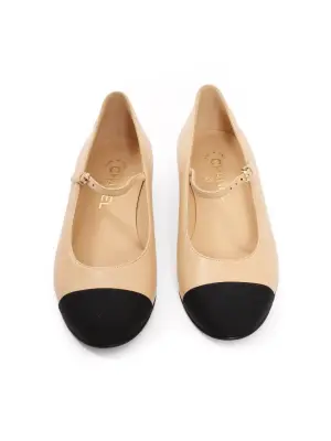 Ballerines plates en cuir beige rosé bout noir boucle cristal Prix boutique 1200€ Taille 38C — photo 4