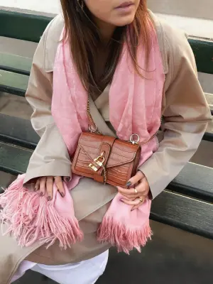 Sac Aby mini embossé croco marron fauve cadenas doré avec chaîne doré Retail 1490€ — photo 3