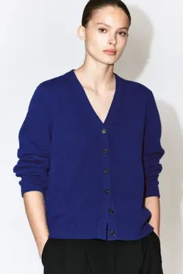 CARDIGAN COL EN V EN LAINE MÉRINOS - BLEU COBALT — photo 4