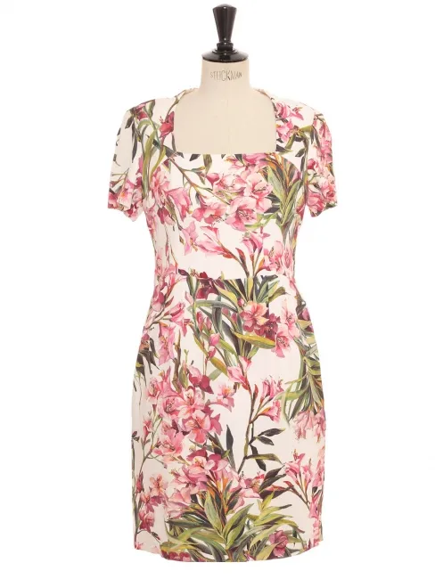 Robe cintrée manches courtes imprimée fleuri blanc, rose, et vert Prix boutique 1900€ Taille 38