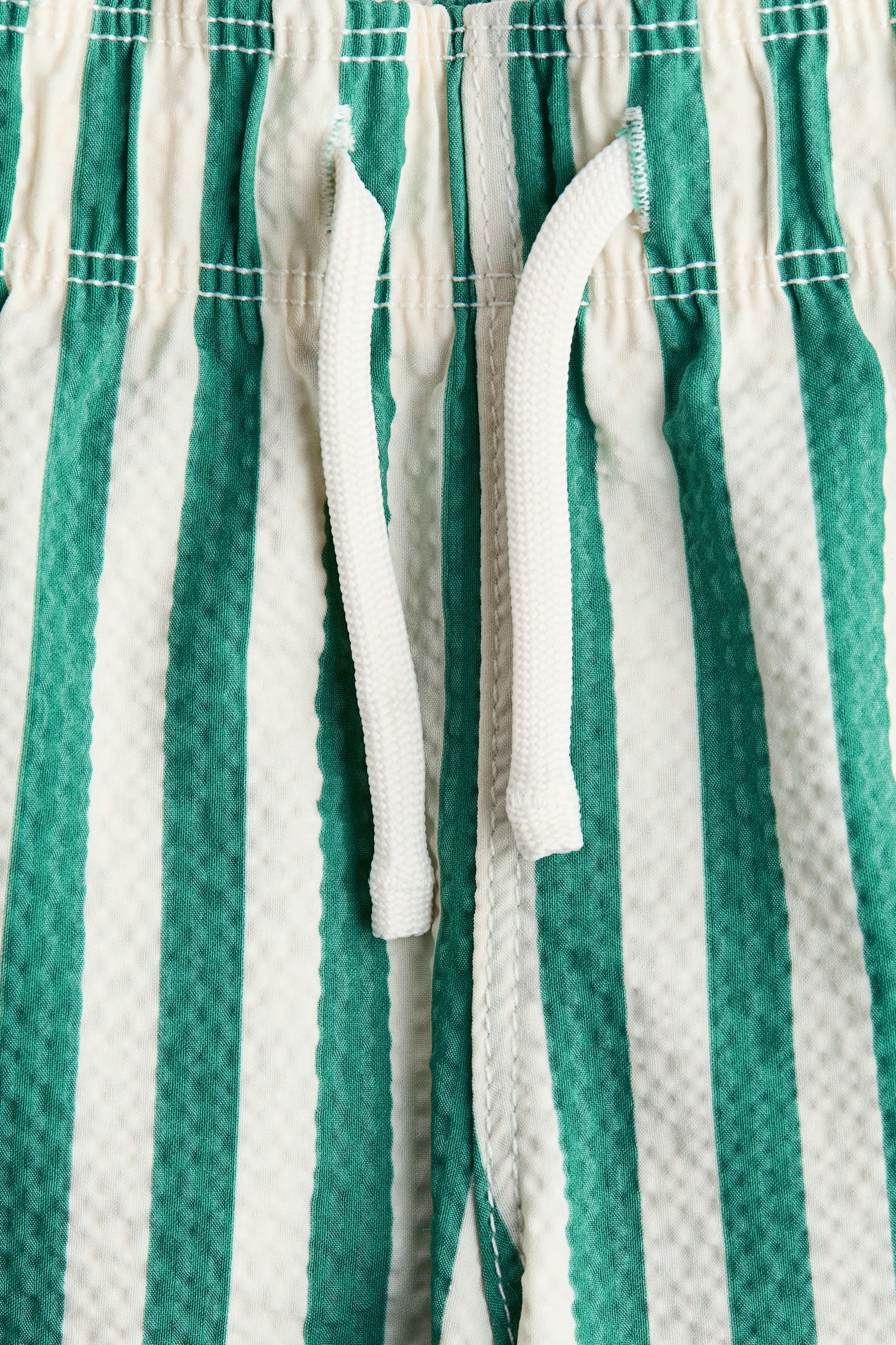 Short de bain à motif - Vert/rayures blanches