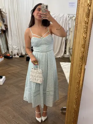 Robe midi cintrée en dentelle oeillet bleu clair à fines bretelles Prix public 540€ Taille XS/S — photo 2