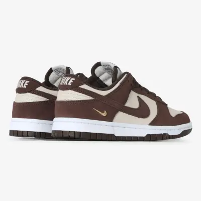 DUNK LOW SUEDE MINI SWOOSH — photo 4