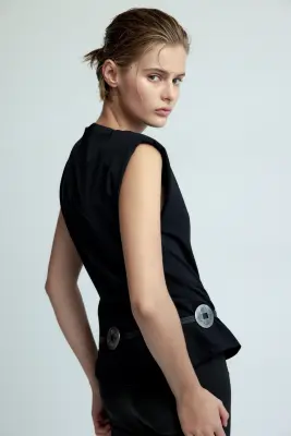 Top sans manches avec encolure bénitier - Noir — photo 4