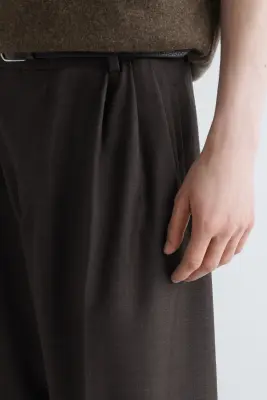 PANTALON LARGE À PLIS DÉCONTRACTÉ - BRUN FONCÉ — photo 2