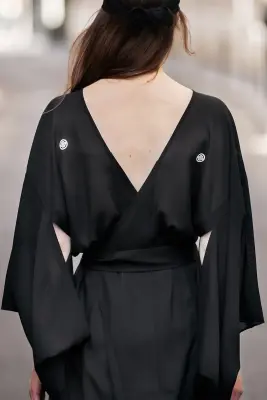 Robe kimono en soie noire semi-transparente — photo 3