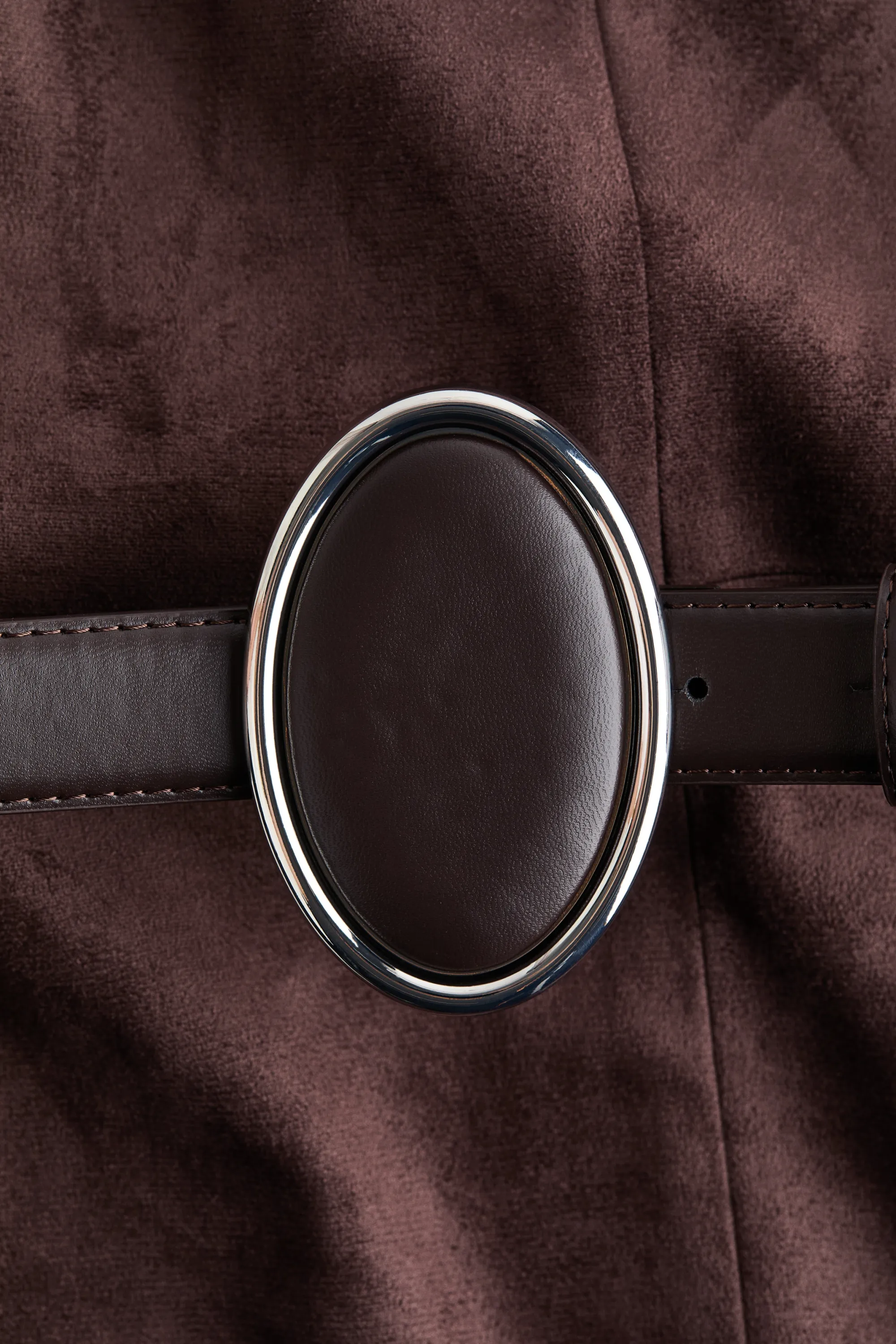 Robe à la finition grattée avec ceinture - Marron foncé