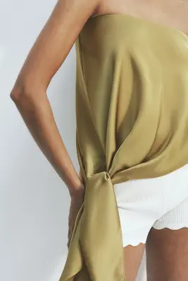 Top à effet drapé en satin avec bretelles fines - Jaune moutarde — photo 2