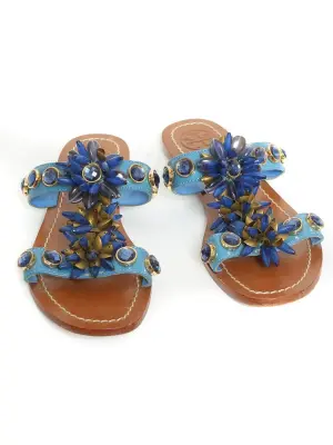 Sandales plates en cuir bleu brodé de bijoux dorée et bleu Prix boutique 450€ Taille 37 — photo 4