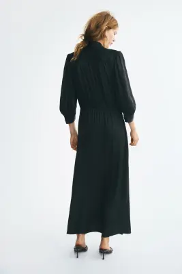 Robe à manches bouffantes avec col lavallière - Noir — photo 2