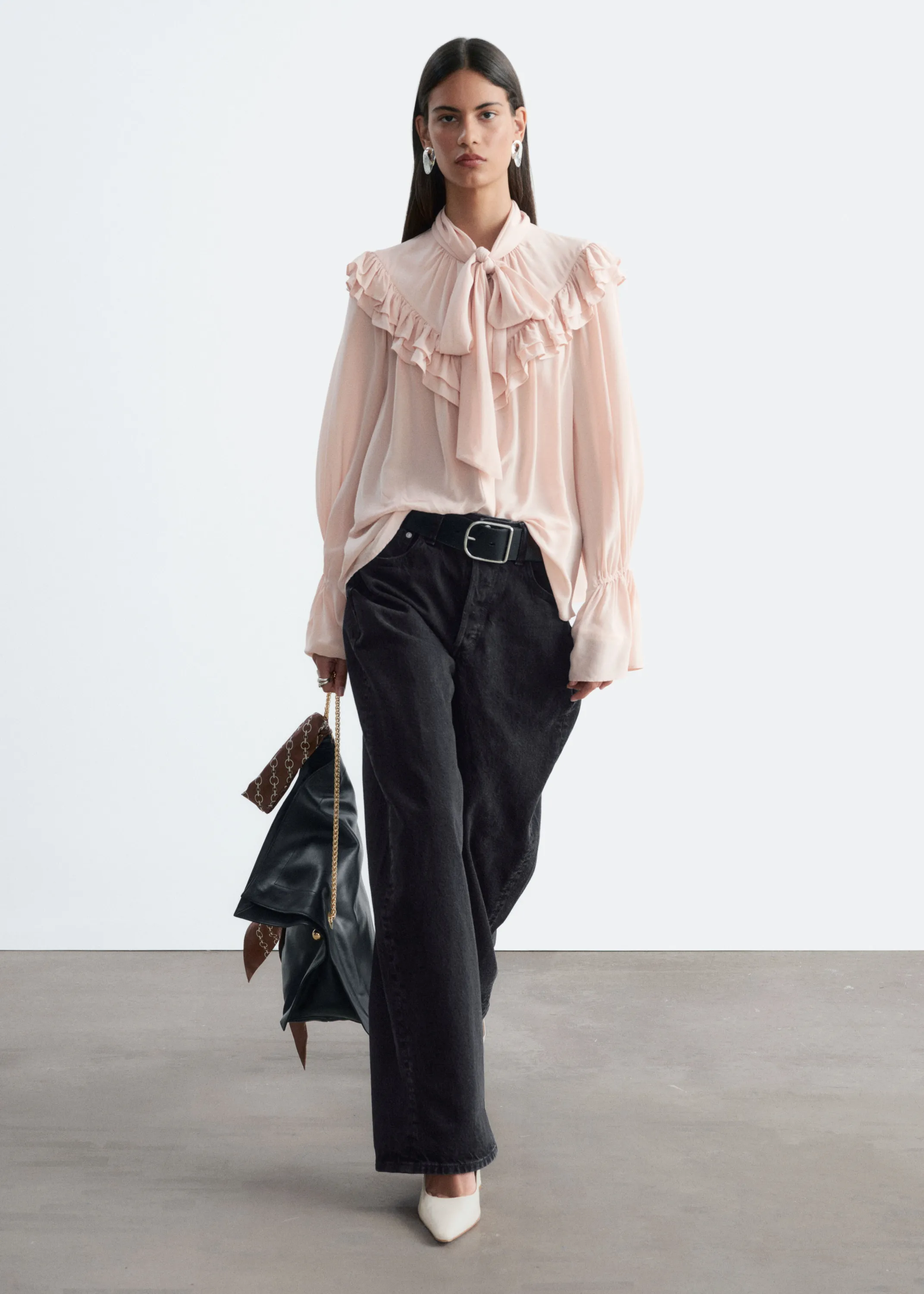 Blouse à volants avec foulard - Beige